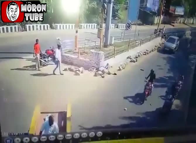 Video :A biker gets involved in a horrific accident after hitting stones along the side of the road